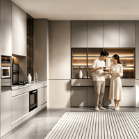 Ensemble de cuisine moderne de luxe sans poignées, finition mate bicolore, vitrine à vin en verre LED, four encastré, évier, pour villa en bois