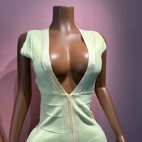 Robe moulante sexy et tendance 2026 à col en V profond, fermeture éclair, bandage, rayures et couleur unie, avec effet enveloppant sur les hanches