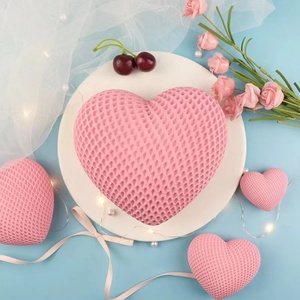 Molde de Horno Tridimensional con Forma de Corazón y Cuadrícula para Pasteles de Mousse y Velas Aromáticas, Apto para Horno, DIY - Product Image 1