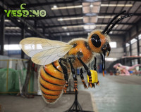 Abeille géante réaliste personnalisable pour jouer en plein air pour Garden Adventure Park Playhouses Caractéristiques Head Swing Wing Flap Abdomen