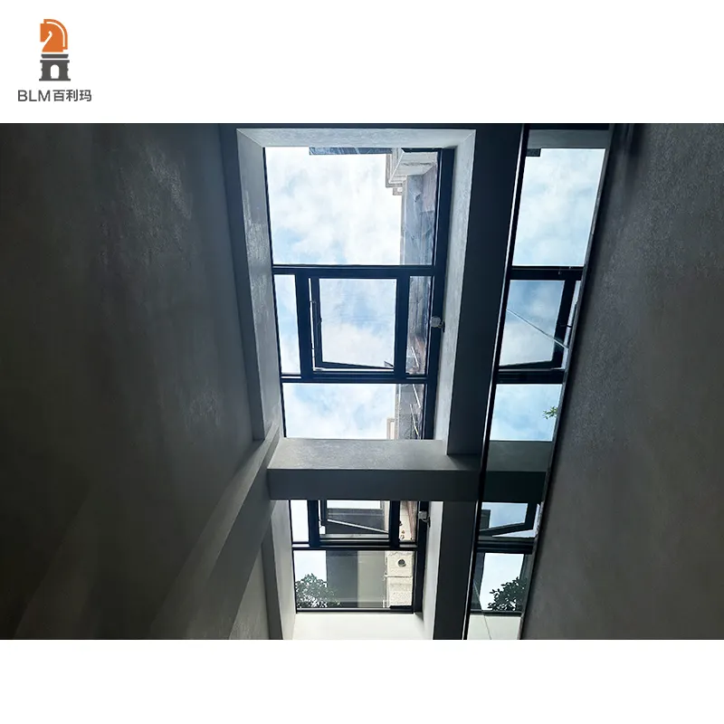 Rumah tinggal Villa rumah atas menggantung aluminium jendela lapisan ganda jendela atap kustom kedap suara Skylights