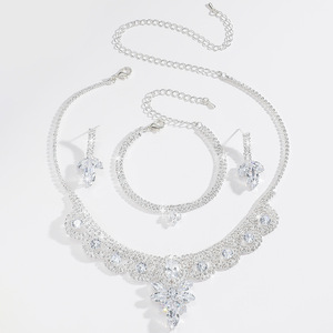 Aksesori grosir <span class=keywords><strong>Set</strong></span> perhiasan berlian imitasi kristal tembaga-gelang rantai klavikula berlapis emas/perak & anting-anting untuk wanita - Product Image 3