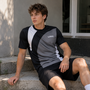 T-shirt sportif pour homme à séchage rapide, manches courtes, col rond, en polyester tricoté, coupe classique, logo sur le devant, motif color block - Product Image 1