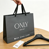 Sac de shopping en matériaux recyclés de qualité supérieure, noir, avec poignées en ruban renforcées, impression de logo personnalisée, luxe, vente au détail, chaussures, vêtements