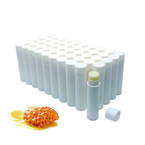 Baume à lèvres hydratant et waterproof au parfum fruité, format voyage, design personnalisé, sans cruauté animale, faible MOQ, en forme de gâteau d'anniversaire - Product Image 1