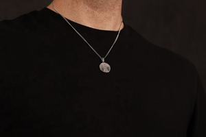 MECYLIFE <span class=keywords><strong>Da</strong></span> <span class=keywords><strong>Vinci</strong></span> – pendentif <span class=keywords><strong>homme</strong></span> inspiré <span class=keywords><strong>de</strong></span> vitruvien, chaîne pour hommes, collier en acier inoxydable, collier <span class=keywords><strong>de</strong></span> pièces <span class=keywords><strong>de</strong></span> monnaie, pendentif <span class=keywords><strong>de</strong></span> médaille - Product Image 2