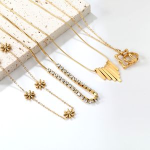 Collier Pendentif Géométrique en Acier Inoxydable 18 carats Style Européen et Américain avec Bijoux de Clavicule Carrés et Ronds Irréguliers - Product Image 1