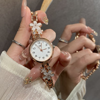 Montre pour femme avec bracelet chaîne à maillons floraux, délicate et minimaliste, en alliage or rose et argent, analogique, vente en gros