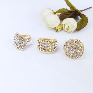 Anillos de hombre vintage chapados en oro de banda ancha con diamantes de imitación pavimentados y patrón geométrico de hojas mixtas - Product Image 4