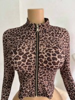 Tendances 2026 : Crop tops pour femmes, veste zippée imprimé léopard, coupe ajustée, en coton respirant pour l'été, ensembles de loungewear personnalisés