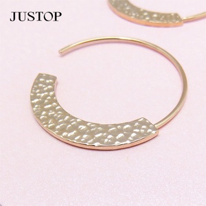 Pendiente de aro martillado chapado en oro rosa de media luna de acero inoxidable joyería clásica personalizada al por mayor - Product Image 5