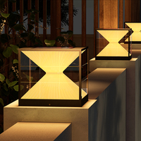 Lampe solaire LED décorative moderne et simple en acier inoxydable pour extérieur, étanche IP65, avec capteur de mouvement et culot E27, en forme de sablier