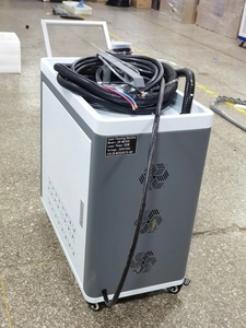 เครื่องทำความสะอาดด้วยเลเซอร์ 100W 200W 300W กำจัดสนิม สี คราบน้ำมัน เครื่องทำความสะอาดเลเซอร์พัลส์ 200w 300w แบบมือถือ กำจัดสนิมด้วยเลเซอร์ - Product Image 5