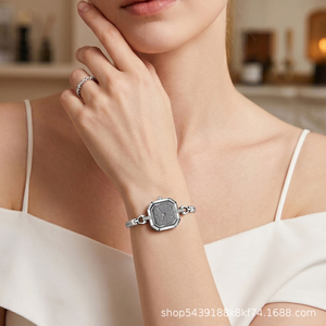 Nuevo Reloj de Mujer con Esfera Octogonal, Correa de Acero Trenzado y Movimiento de Cuarzo Resistente al Agua - Product Image 4