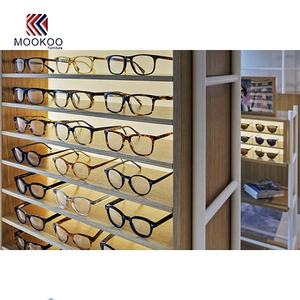 Étagère d'exposition en bois pour lunettes de vue, pour vitrine, design pour magasin d'optique - Product Image 3