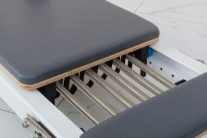 Venta Directa de Fábrica: Cama de Pilates de Aleación de Aluminio Blanca, Duradera y Ajustable para Gimnasio, Venta al Por Mayor - Product Image 2