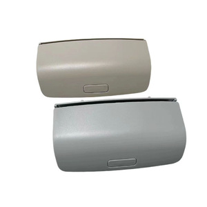 Étui à lunettes de soleil pour Volkswagen Tiguan Skoda Superb 1KD868837 gris beige en plastique couleur unie - Product Image 1