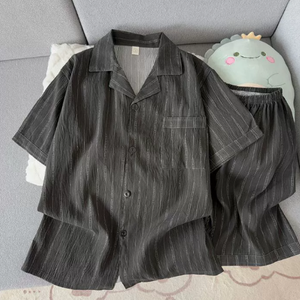 Conjunto de Pijama de Chifón a Rayas Holgado para <span class=keywords><strong>Hombre</strong></span> y Mujer, <span class=keywords><strong>Verano</strong></span> 2026, Manga Corta, Cuello Camisero, Ropa de Dormir, Conjunto Casual de 2 Piezas para Parejas - Product Image 5