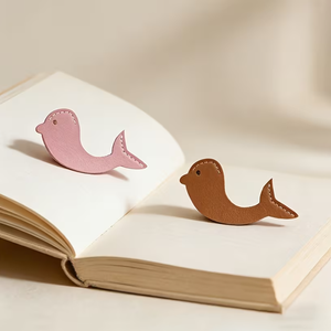 ที่คั่นหนังสือหนัง PU รูปปลาโลมา ที่คั่นหน้าหนังสือแบบพกพา ที่คั่นหน้าหนังสือสีทึบหรูหรา เหมาะสำหรับนักเรียน - Product Image 1