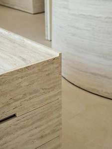 Îlot <span class=keywords><strong>de</strong></span> cuisine moderne design <span class=keywords><strong>de</strong></span> luxe en marbre travertin beige couvrant la décoration du comptoir <span class=keywords><strong>de</strong></span> bar - Product Image 2