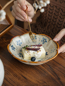 จานเซรามิกสำหรับของหวาน ลายพืช ดอกไม้สไตล์ญี่ปุ่น พอร์ซเลนตกแต่ง ใช้กับไมโครเวฟได้ เหมาะสำหรับรับประทานอาหารประจำวัน - Product Image 3