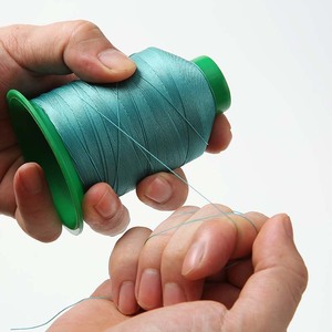 Hilo Teñido de Grado Comercial con Alta Tenacidad para Máquinas de Coser Industriales y Proyectos de Telas Pesadas - Product Image 6