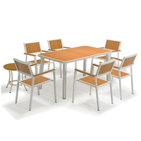 Ensemble de mobilier d'extérieur moderne en plastique et bois 6 places pour hôtels, écoles, parcs et jardins - Tables et chaises