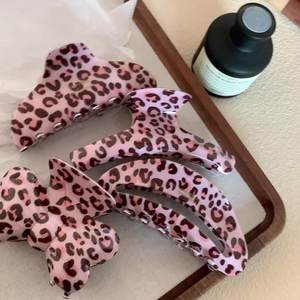 SheShares Rétro Doux Cool Épicé Fille Rose Motif Léopard Arc Pince Usine Ventes Directes Support Personnalisation - Product Image 1