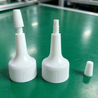En stock Bouchon blanc uni 24 mm 24/410 en PP avec bec verseur long, bouchon torsadé en plastique