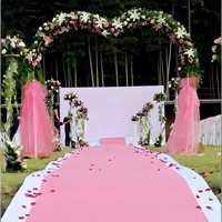 Tapis de mariage rose 100% polyester, tapis d'exposition aiguilleté, tapis mural pour événements, extérieur et fêtes, en provenance de Chine