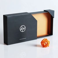 Boîte cadeau en carton rigide noir mat personnalisée avec ouverture inclinée pour l'emballage de portefeuilles en cuir