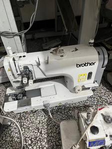 Brother Подержанный T-8720C двойной шов для иглы с большим крючком, швейная машина в комплекте со столом - Product Image 2