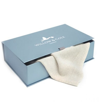 Boîte cadeau magnétique pliable grise écologique haut de gamme avec logo personnalisé en relief pour emballage de souvenirs de baby shower et de nouveau-né