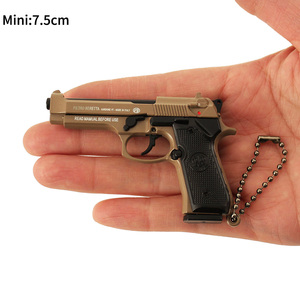 Precio de fábrica aleación imperio 7,5 CM Deretta Mini <span class=keywords><strong>pistola</strong></span> modelo llavero Shell expulsión negro plata marrón <span class=keywords><strong>pistola</strong></span> de juguete - Product Image 4