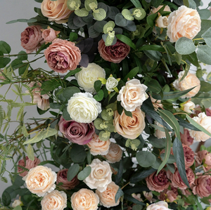 Arche florale en fer forgé pour fleurs artificielles, idéale pour la décoration de mariages, cérémonies, extérieur, B&B et aménagement d'hôtels - Product Image 5