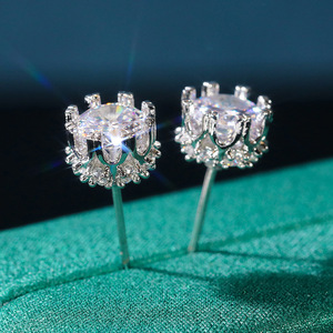 Orecchini a Perno Classici con Zirconi a Forma di Fiocco di Neve, Gioielli per Orecchie alla Moda - Product Image 6