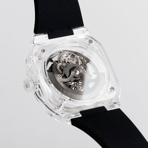 Montre squelette carrée EM1073 OEM avec logo personnalisé, boîtier transparent en acrylique, bracelet en caoutchouc bleu, aiguilles lumineuses, 45 mm - Product Image 2