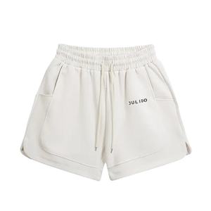 Pantalones cortos deportivos de entrenamiento informales de verano al por mayor para hombre 100% algodón respetuosos con el medio ambiente con logotipo personalizado estampado pantalones cortos de color sólido - Product Image 1