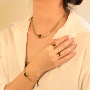 Collar de cadena con colgante de ópalo chapado en oro de 18 quilates de acero inoxidable de moda al por mayor para mujer - Product Image 1