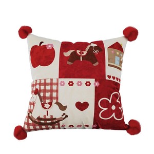 Coussin décoratif carré lavable Momos Rug Rocking Horse pour canapé et voiture, design animalier fantaisie avec pompons - Product Image 2