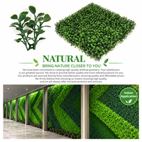 Panneau mural végétal artificiel YM Custom Milan avec options de matériaux ignifuges et résistants aux UV pour la décoration murale