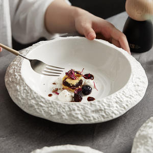 2024 nouveau restaurant italien <span class=keywords><strong>France</strong></span> allant au four ensembles de vaisselle en porcelaine créativité unique 10 pouces céramique assiette à soupe de roche blanche - Product Image 2