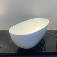 Surface solide blanche moderne de 1.5m ovale autoportante écologique Massage à l'air Pierre artificielle Baignoire de trempage Égouttoir Hôtel Villa Maison