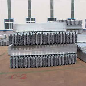 Barrière de sécurité à trois vagues en acier thermolaqué, galvanisée à chaud, anti-corrosion, anti-rouille, structure renforcée pour une stabilité accrue - Product Image 4