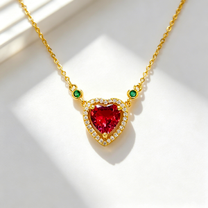 Collana da Donna con Ciondolo a Rosa Rossa Placcata Oro 18k, Zirconi Splendidi e Catena Geometrica, Idea Regalo - Product Image 1