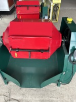 Équipement de polissage et de meulage automatique de fûts d'olives de 200 L pour le débavurage des métaux, machine de finition de surface de meulage