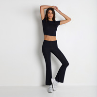 Tenue de sport décontractée style européen et américain, pantalon évasé uni respirant à manches courtes et coupe ajustée pour le fitness, le yoga et la course à pied