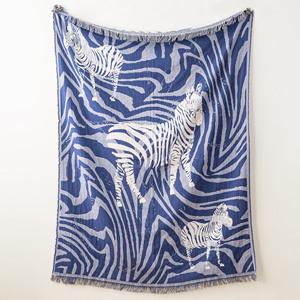 Manta de tela jacquard suave y transpirable con patrón animal y borlas, ideal para sala de estar y <span class=keywords><strong>camping</strong></span> al aire libre, suministro a granel. - Product Image 4