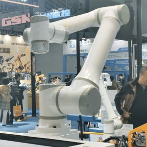 Bras robotisé industriel à 6 axes à longue portée HWINT Direct Factory pour la peinture automatique par pulvérisation et le transfert latéral sur ligne - Product Image 1