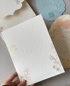 Invitation de mariage ovale en papier coton texturé gaufré floral rose crème et bleu de luxe avec enveloppe RSVP et code QR, impression personnalisée - Product Image 5
